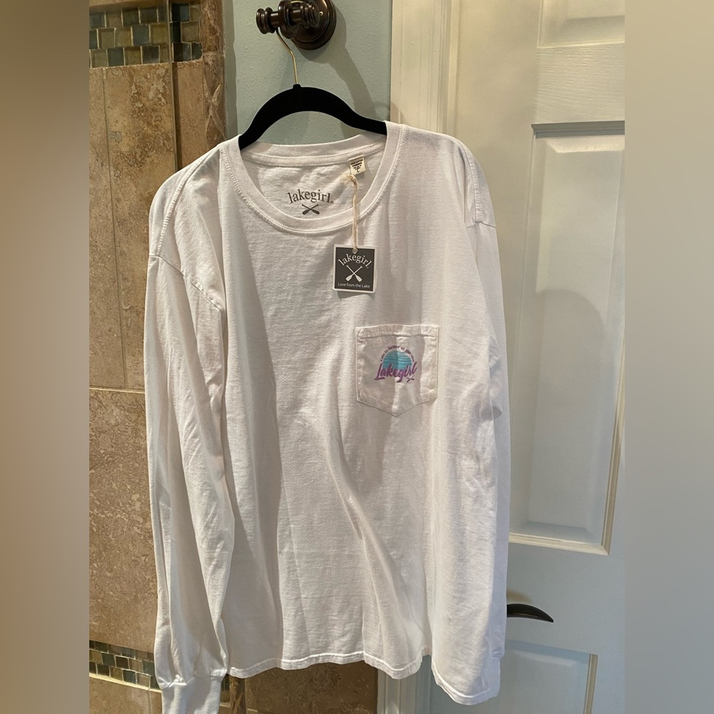 Lakegirl NWT long sleeve pocket tee. Size L